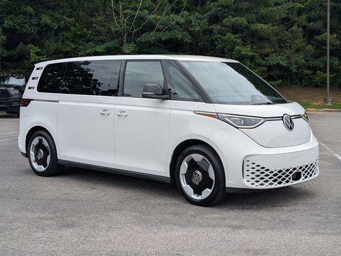 Used 2025 Volkswagen ID. Buzz Pro S RWD image 11