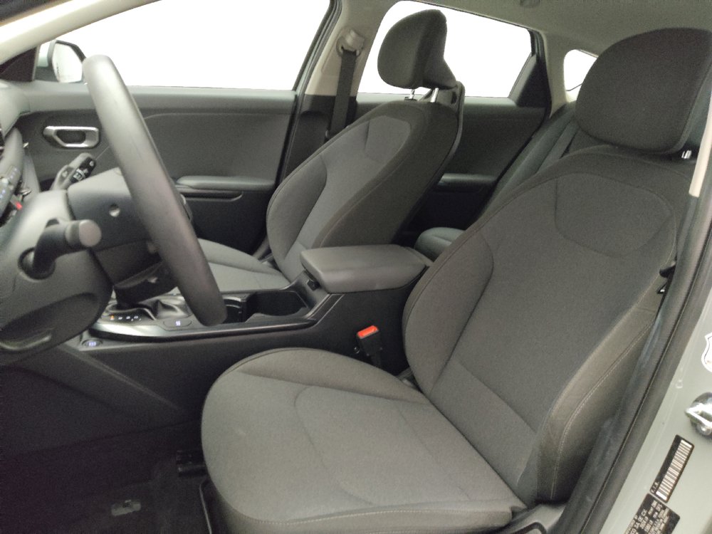 Used 2025 Kia K4 FWD image 17