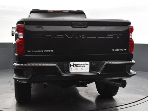 Used 2024 Chevrolet Silverado 2500 Custom w/ Custom Value Package image 6