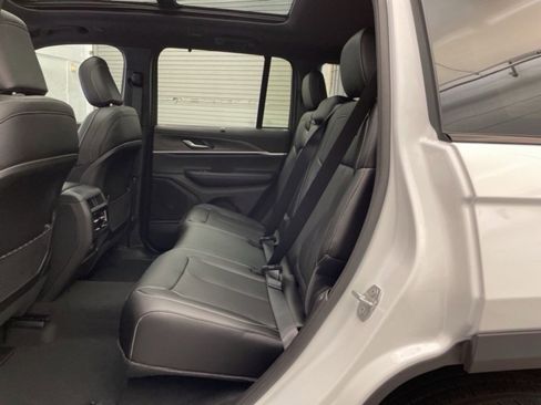 New 2025 Jeep Grand Cherokee Limited w/ Luxury Tech Group II image 18