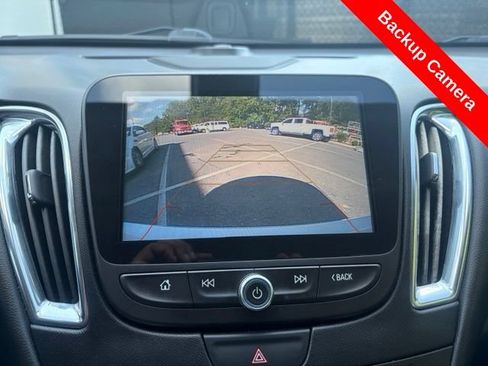 Used 2018 Chevrolet Malibu LT w/ Leather Package FWD image 21