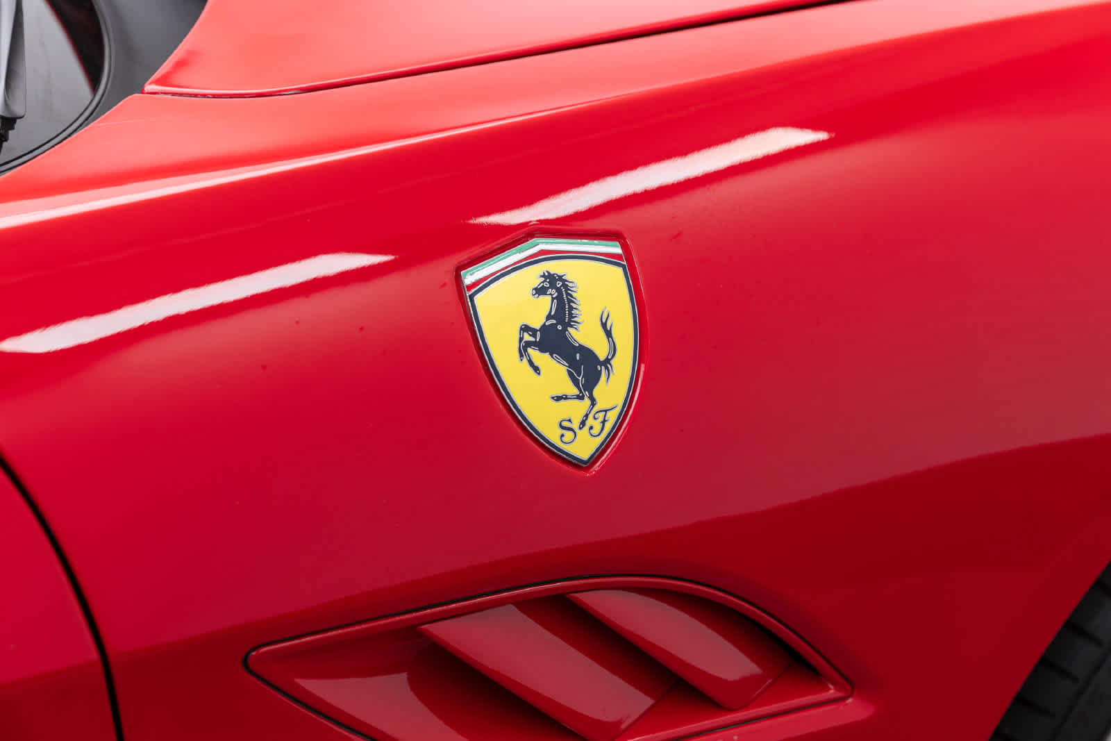 Used 2010 Ferrari California RWD image 47
