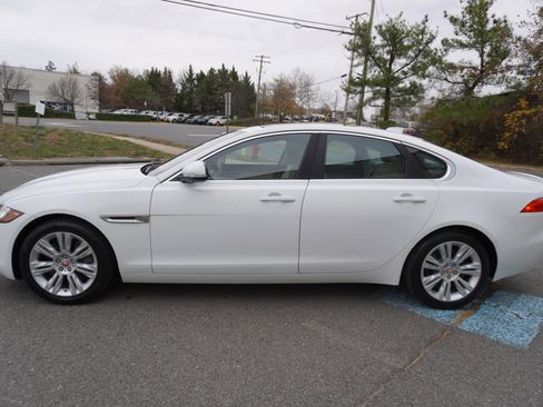 Used 2016 Jaguar XF Premium image 4