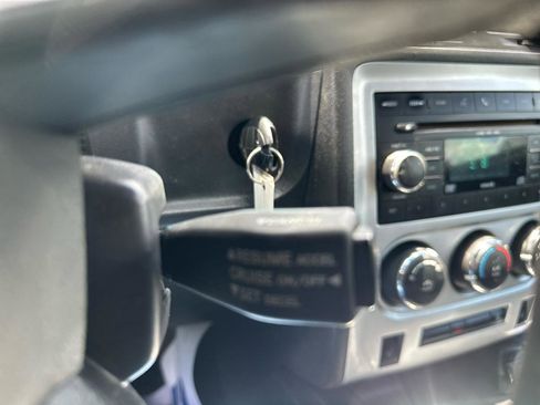 Used 2009 Dodge Challenger SE RWD image 18