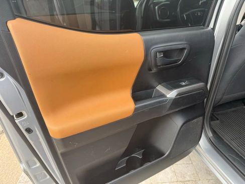 Used 2019 Toyota Tacoma SR5 image 12