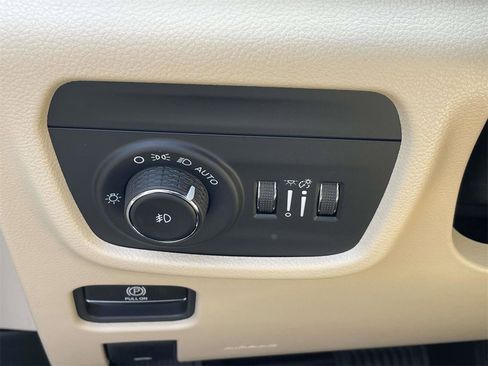 New 2025 Jeep Grand Cherokee Limited w/ Luxury Tech Group II image 12