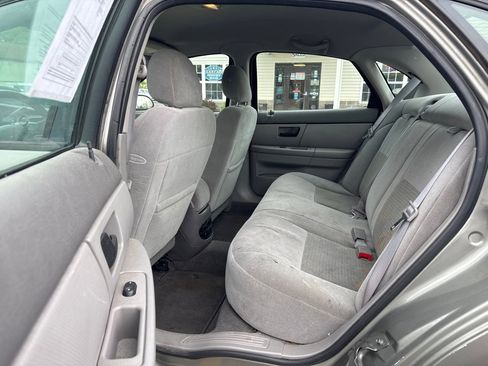 Used 2004 Ford Taurus SE FWD image 10