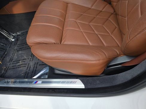 Used 2024 BMW i7 xDrive60 image 25