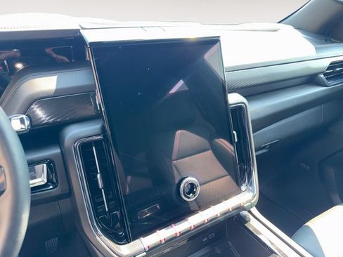 Certified 2025 GMC Yukon XL AT4 w/ AT4 Premium Package AWD/4WD image 15