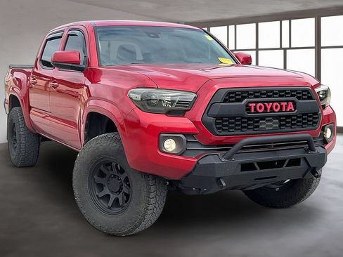 Used 2020 Toyota Tacoma SR AWD/4WD image 3
