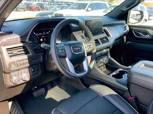 Used 2021 GMC Yukon SLT w/ Rear Media and Nav Package image 18