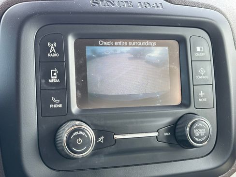 Used 2015 Jeep Renegade Latitude FWD image 10
