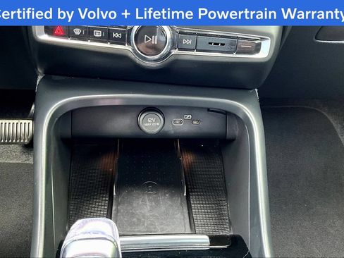 Used 2025 Volvo XC40 B5 Plus AWD/4WD image 34