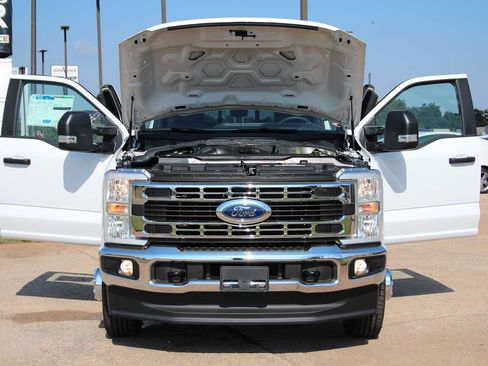 New 2026 Ford F350 XL w/ XL Chrome Package image 54