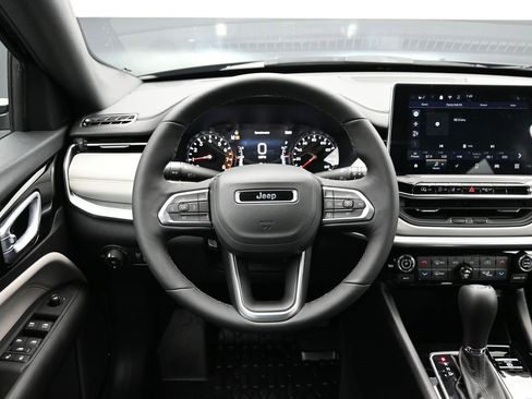 Used 2025 Jeep Compass Limited image 20