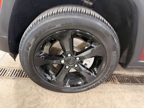 Certified 2025 Jeep Grand Cherokee L Altitude image 16