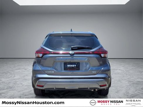 Used 2022 Nissan Kicks SV FWD image 5
