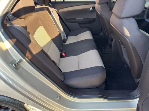 Used 2010 Chevrolet Malibu LS image 9