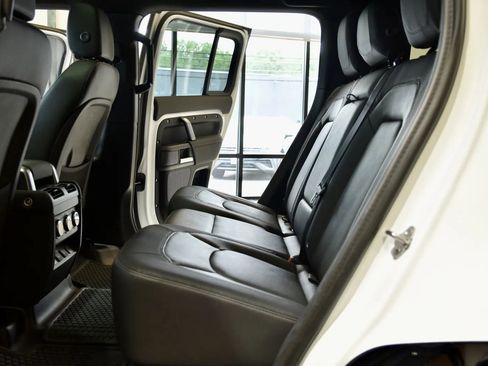 Used 2024 Land Rover Defender 110 X-Dynamic SE AWD/4WD image 24