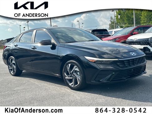 Used 2025 Hyundai Elantra SEL FWD image 1