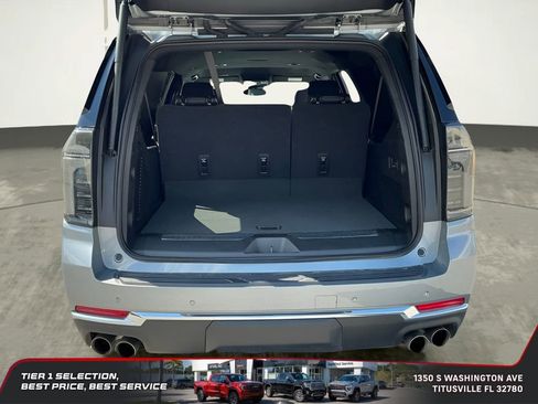 Used 2025 Chevrolet Suburban Premier RWD image 19