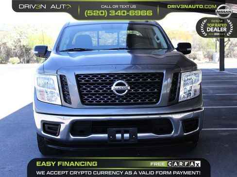 Used 2019 Nissan Titan SV image 2