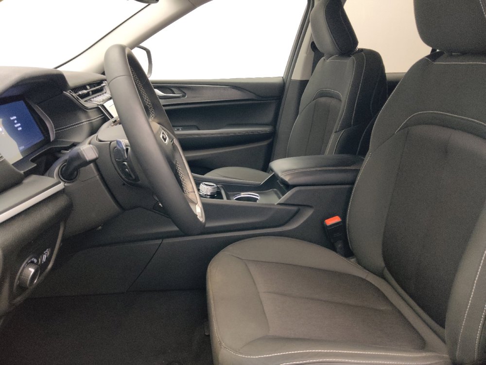 Used 2023 Jeep Grand Cherokee Laredo X RWD image 17