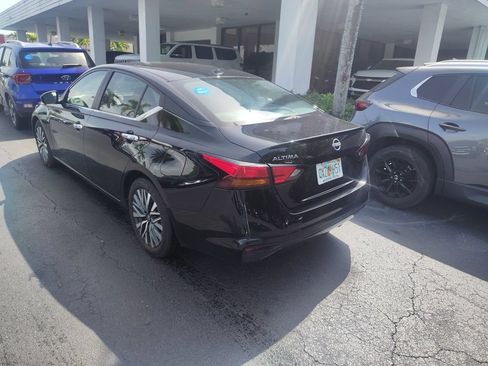 Used 2025 Nissan Altima 2.5 SV FWD image 9