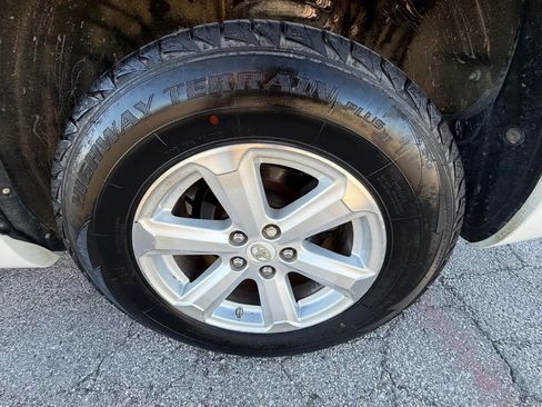 Used 2010 Toyota Highlander SE image 29