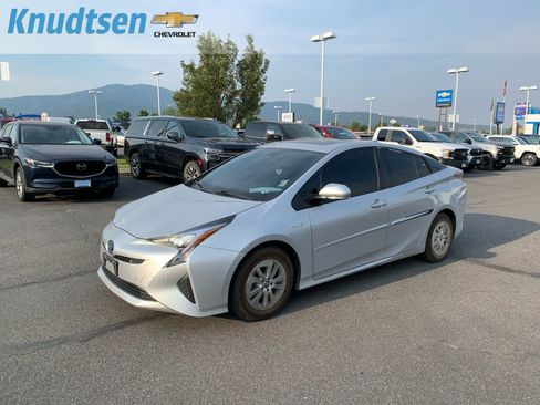 Used 2018 Toyota Prius Four w/ Advanced Technology Package FWD image 3