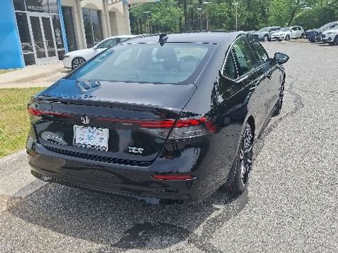Used 2023 Honda Accord Touring image 5