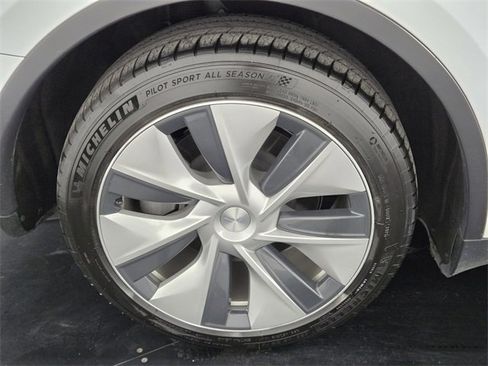 Used 2020 Tesla Model Y Long Range image 10