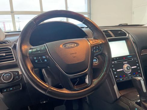 Used 2016 Ford Explorer Platinum image 14