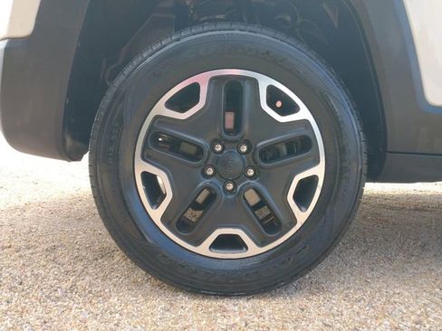 Used 2017 Jeep Renegade Trailhawk w/ Popular Equipment Group image 35