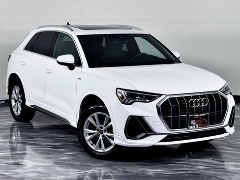 Used 2023 Audi Q3 2.0T Premium w/ Convenience Package AWD/4WD image 3