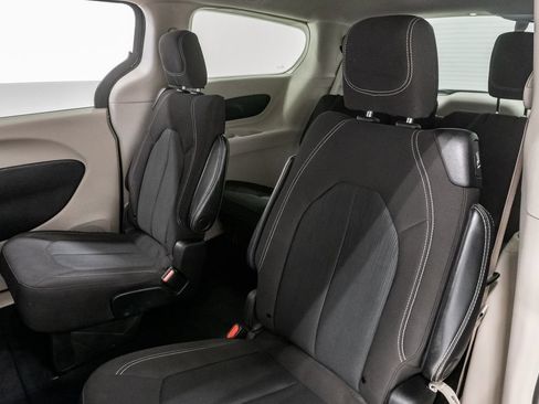 Certified 2022 Chrysler Voyager LX FWD image 21