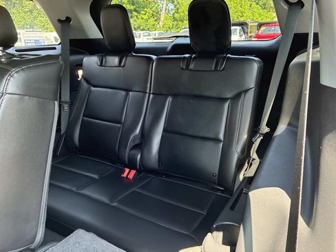 Used 2023 Ford Explorer XLT w/ Equipment Group 202A AWD/4WD image 17