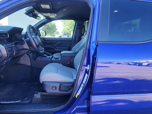 Certified 2025 Toyota Tacoma SR5 AWD/4WD image 9
