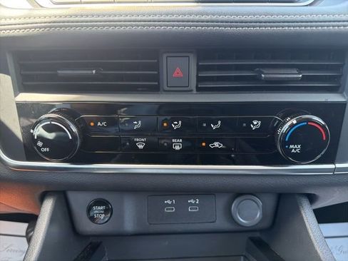 Used 2024 Nissan Rogue S image 23