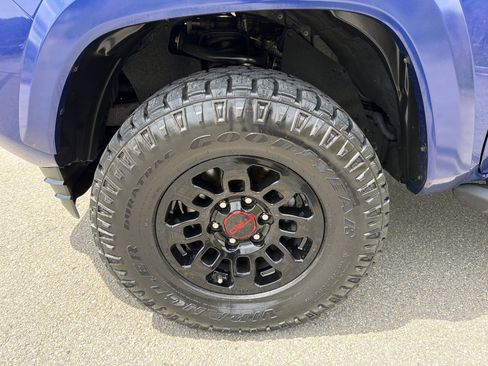 Used 2022 Toyota Tacoma SR5 AWD/4WD image 11