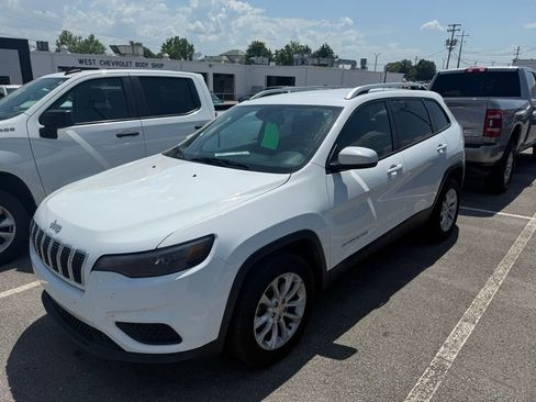 Used 2021 Jeep Cherokee Latitude FWD image 2