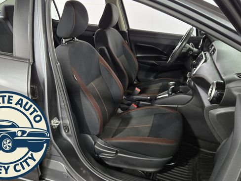 Used 2020 Nissan Versa SR image 30