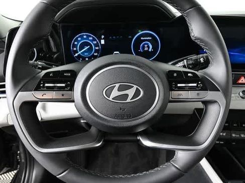 New 2025 Hyundai Elantra Limited image 11