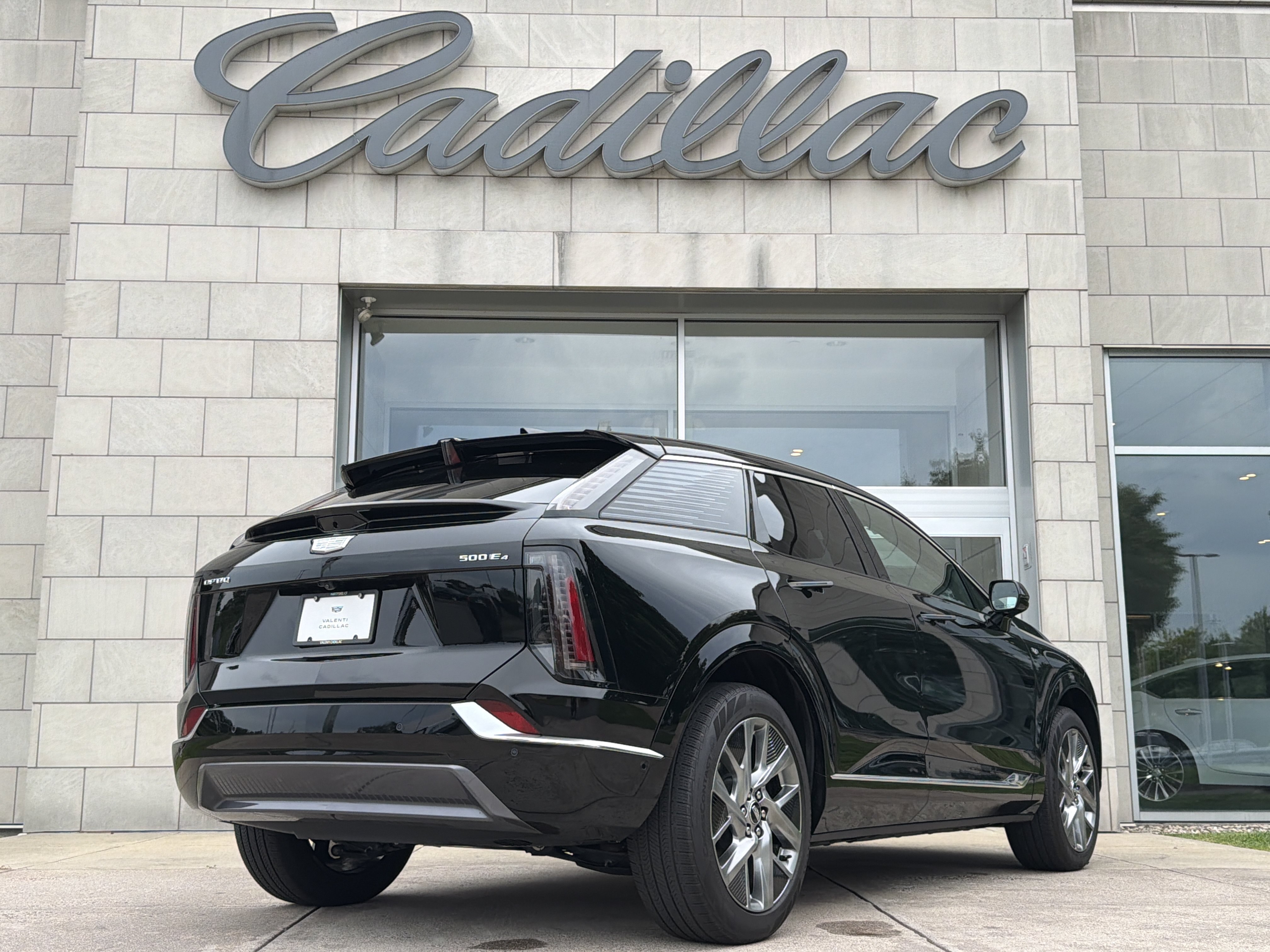 Used 2025 Cadillac Optiq Luxury 2 w/ LPO, Floor Liner Package AWD/4WD image 4