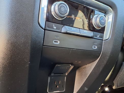 Used 2024 GMC Yukon AT4 w/ AT4 Premium Package AWD/4WD image 30