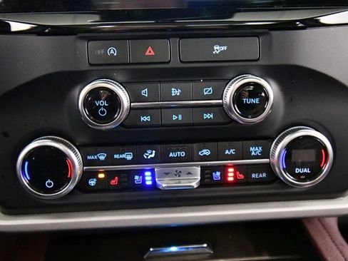 Used 2024 Ford Expedition Limited image 27