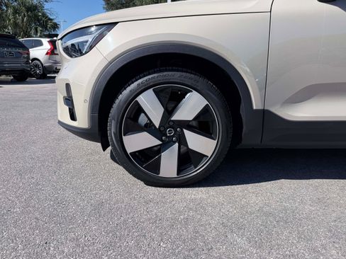 Certified 2025 Volvo EX40 Ultra AWD/4WD image 8