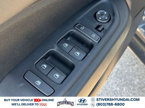 Certified 2025 Hyundai Venue Limited image 23