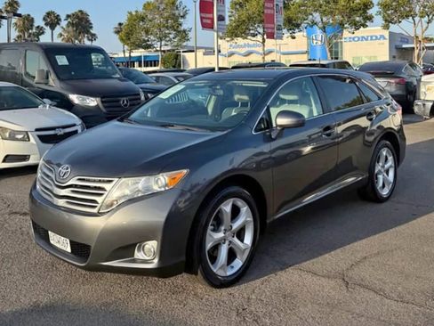Used 2012 Toyota Venza LE FWD image 3