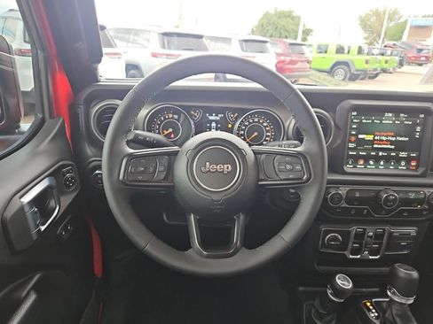Used 2023 Jeep Gladiator Sport AWD/4WD image 28